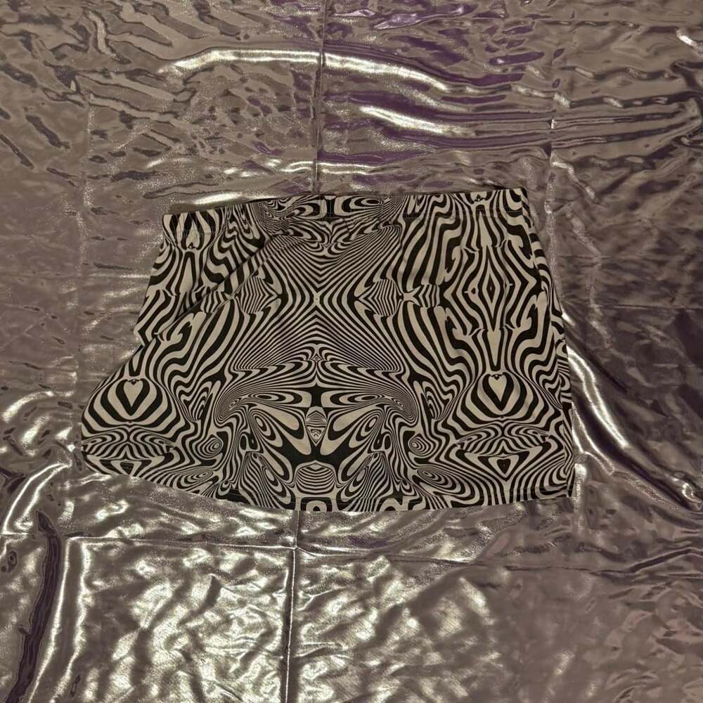 Current Mood Abstract Swirl Mini Skirt Size 1X Black White